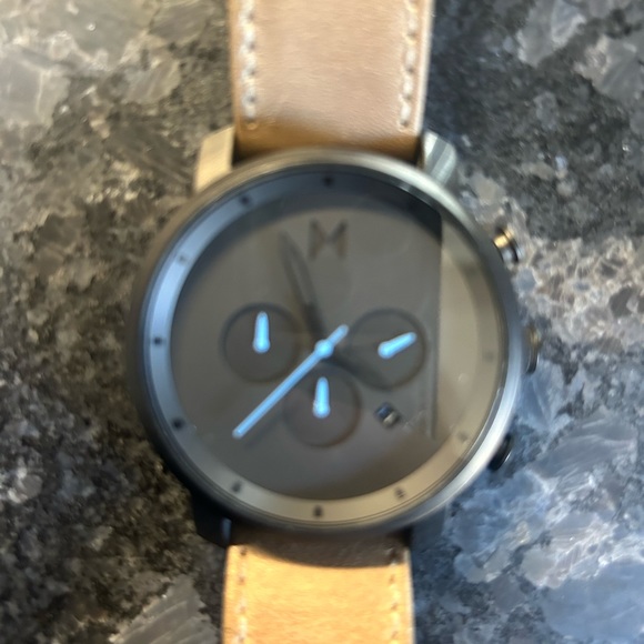 Used Movement MVMT Mens Watch in Tan - Picture 3 of 6